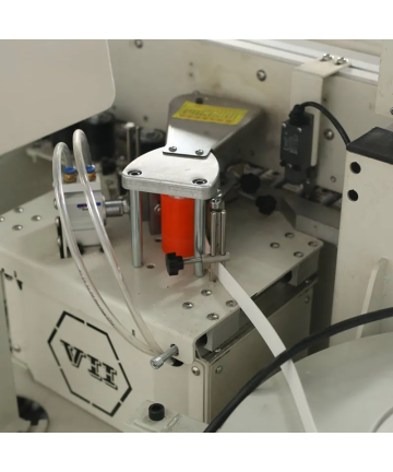 Plaqueuse de chant F400.